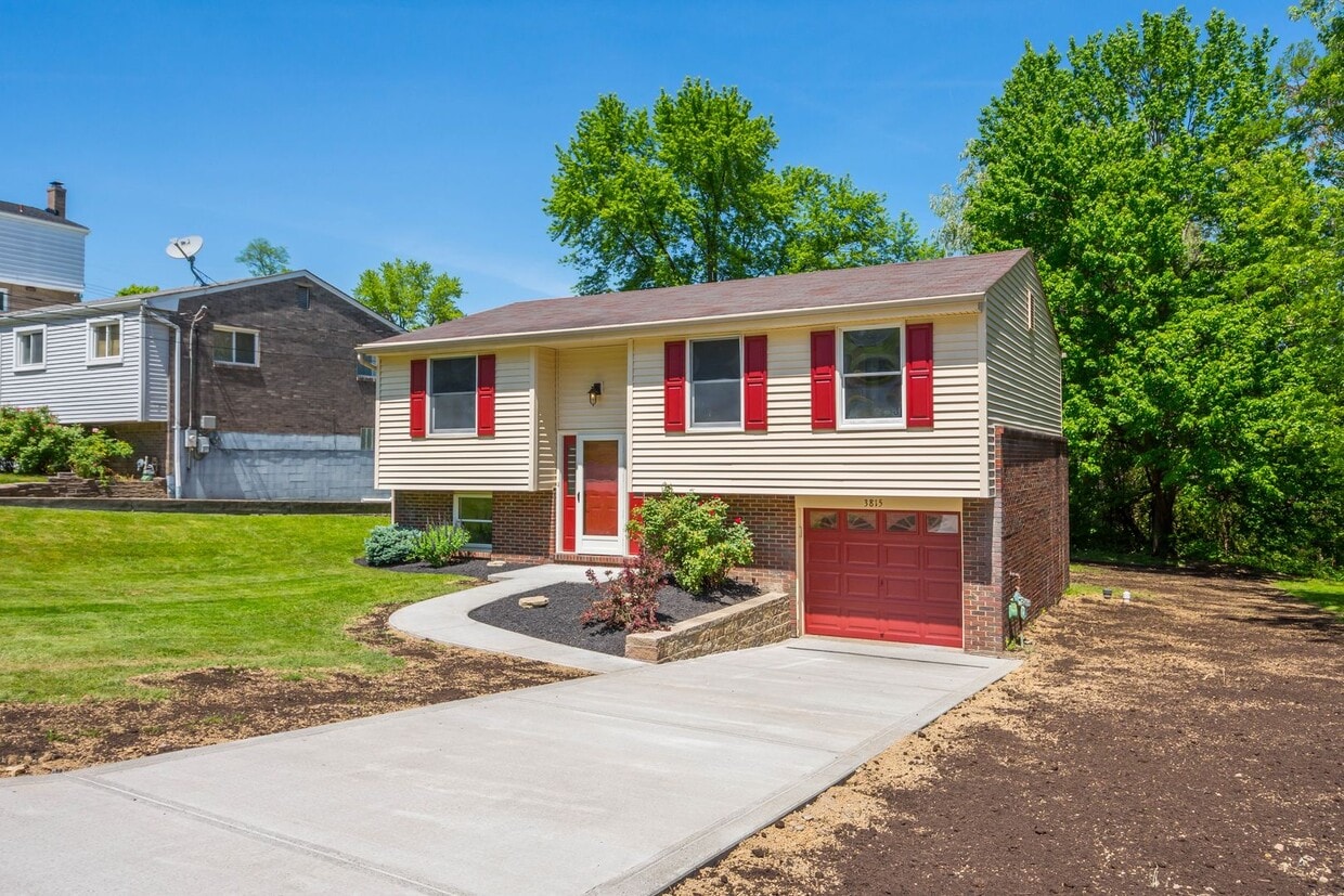 AVAILABLE JULY 1ST! Don't miss this STUNNING & UPDATED 3 bedroom in Baldwin! - AVAILABLE JULY 1ST! Don't miss this STUNNING & UPDATED 3 bedroom in Baldwin!