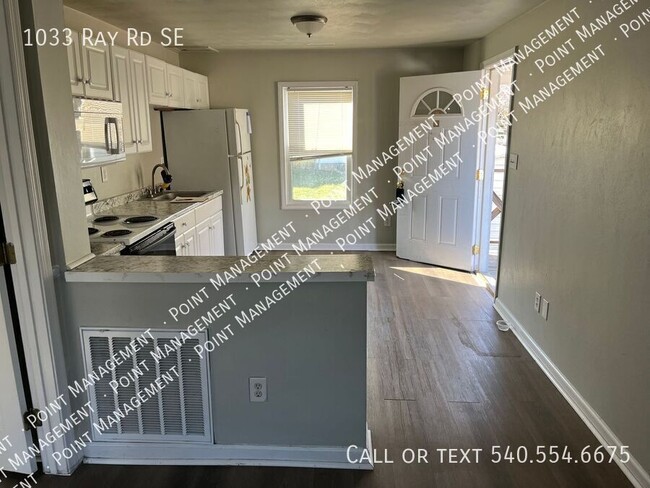 Building Photo - Charming 1-Bedroom Carriage House Apartmen...