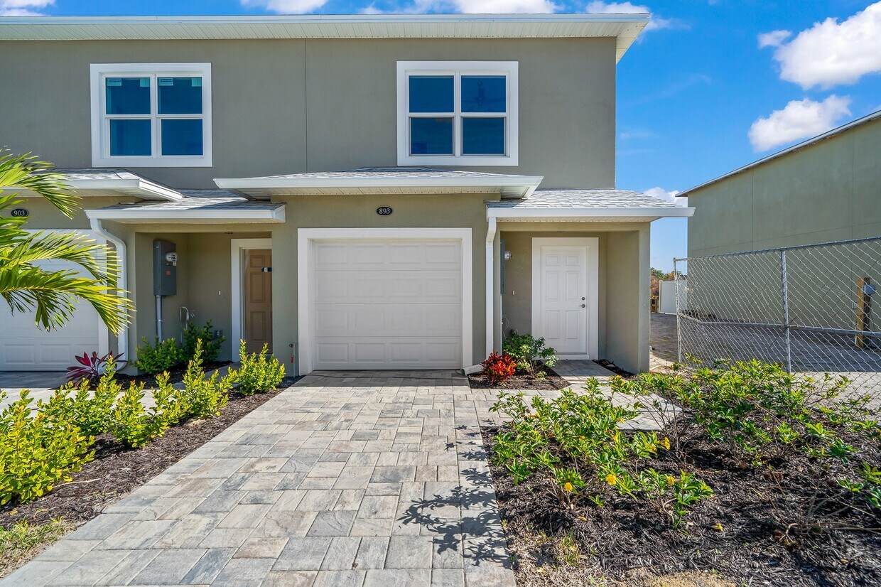Foto principal - 893 Paddleboard Ct