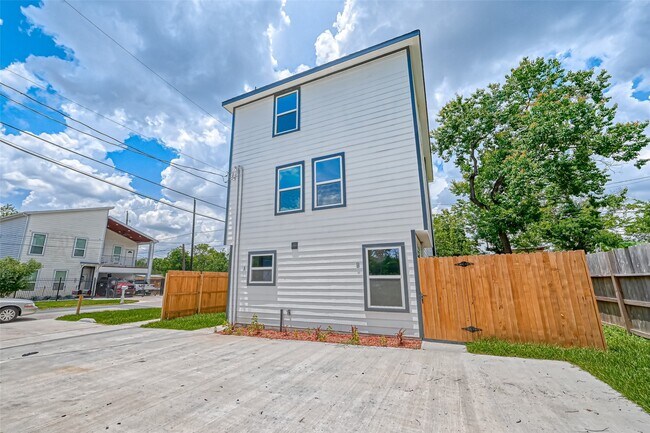 Foto del edificio - 8125 Eastover St