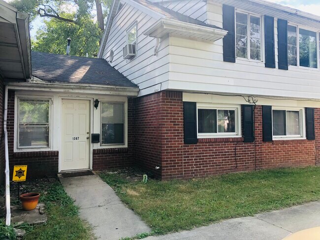 Front entrance - 1367 Kirk St