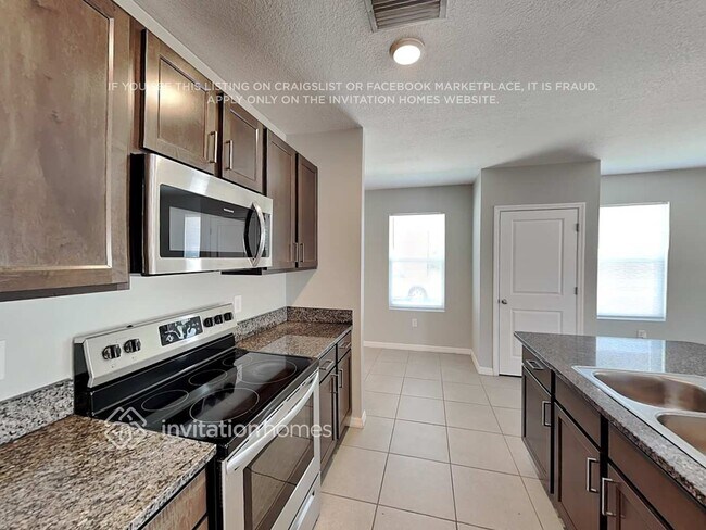 Foto del edificio - 5900 Briar Rose Wy