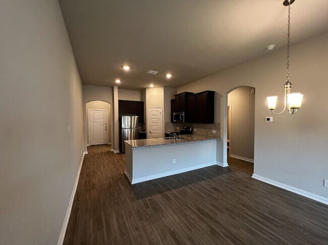 Foto del edificio - Spacious Single-Story Duplex with Upgraded Kitchen Appliances