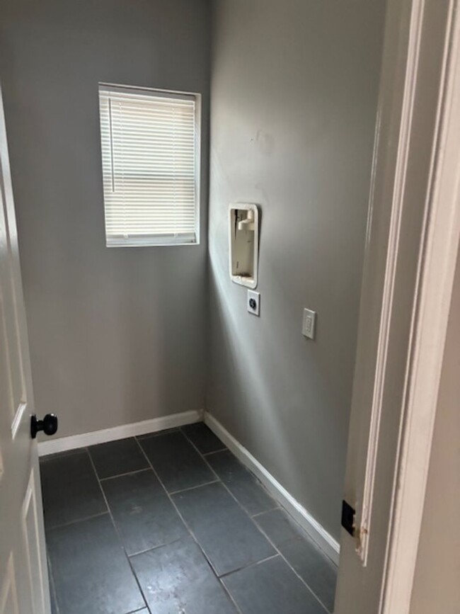 Building Photo - GORGEOUS 3/ 2.5 BATH BEDROOM HOUSE NEWLY R...