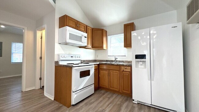 Foto del edificio - 215 N Wild Olive Ave