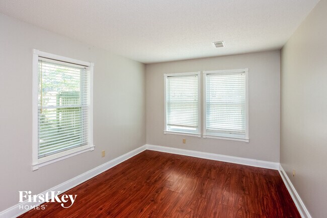 Building Photo - 8970 Hertford Pl W