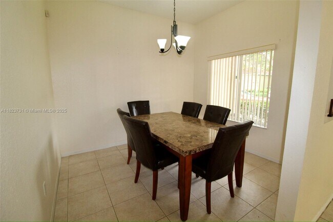 Foto del edificio - 2416 SE 19th Ct