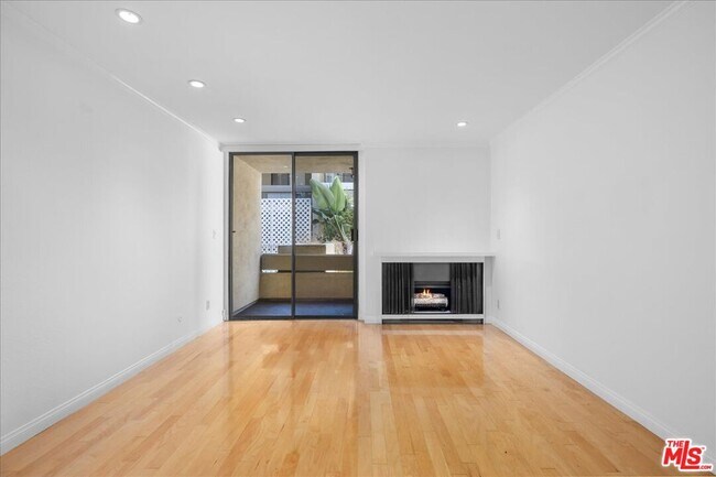 Foto del edificio - 740 Kings Rd
