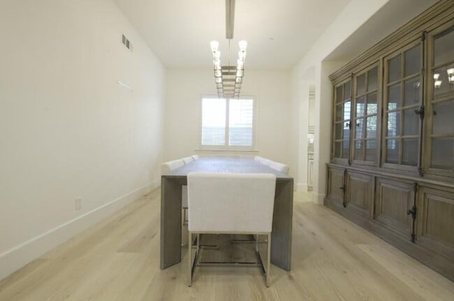 Foto del edificio - 4961 Ashville Dr