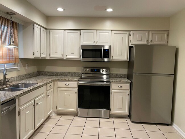 Building Photo - Beach Happy! Spacious Townhome "ASK ABOUT ...
