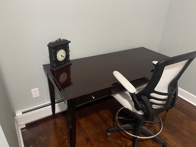 Escritorio/Oficina - 404 W Clinton St