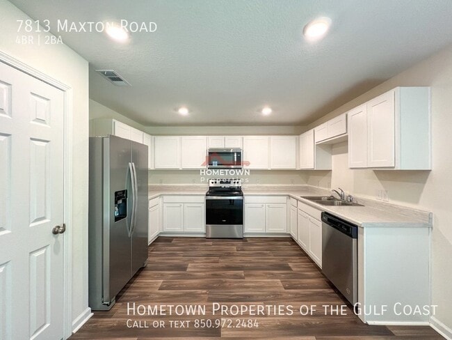 Building Photo - Spacious 4-Bedroom Home in Pensacola, FL w...