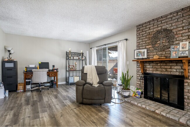 Foto del edificio - 5403 Stevely Ave