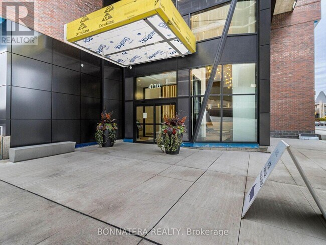 Photo du bâtiment - 4130 Parkside Village Dr