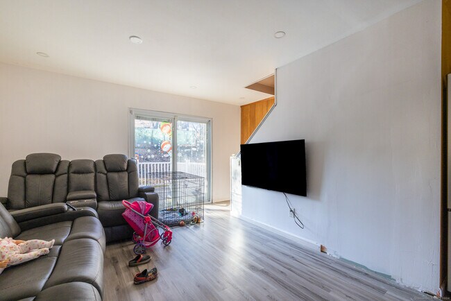 Building Photo - 92 Priscilla St