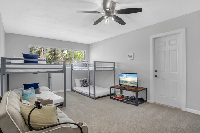 Foto del edificio - 8628 Magnolia Dr