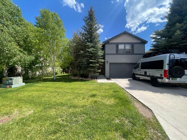 Building Photo - Family Friendly Trailside Home
