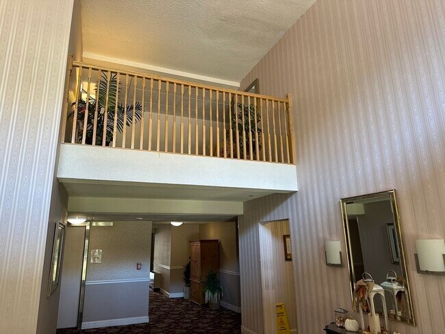 Foto del edificio - 2 Summit Dr