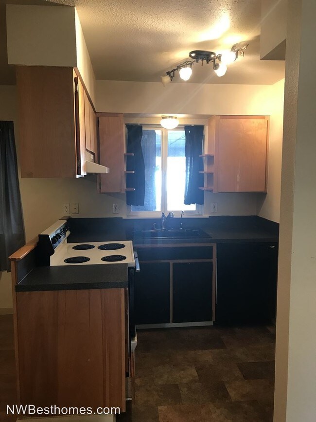 407 Cedar Ave, Sultan, WA 98294 Condo for Rent in Sultan, WA