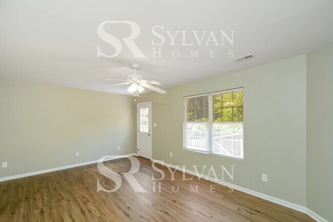 Foto del edificio - This charming home is ready for your perso...