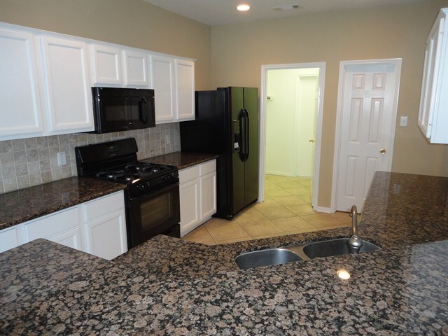 Building Photo - 2306 Hollyfield Ln