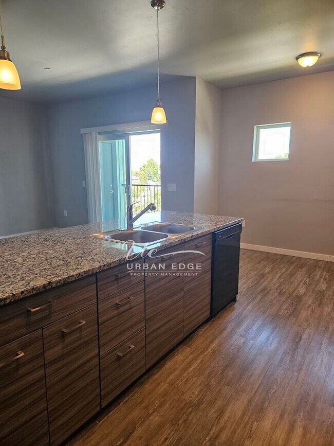 Foto del edificio - Maddyn E