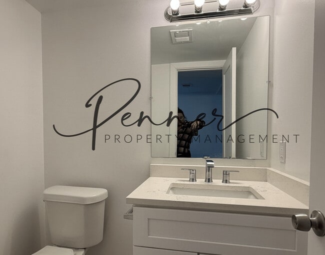 Building Photo - 3824 SW Harbor Dr