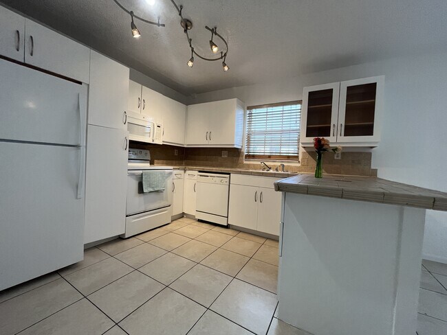 Foto del edificio - 8467 SW 22nd St