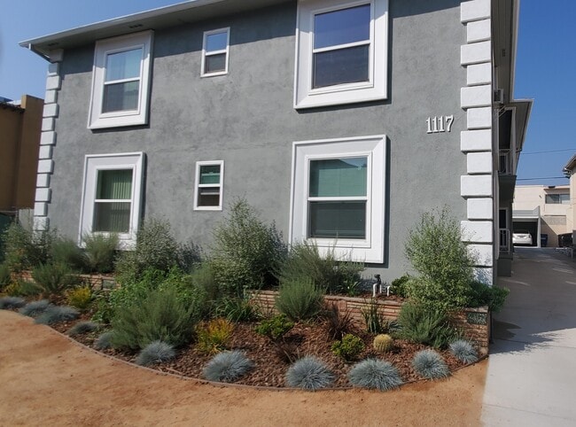 NEWLY PAINTED, LANDSCAPED, AND PAVED - 1117 Shenandoah St