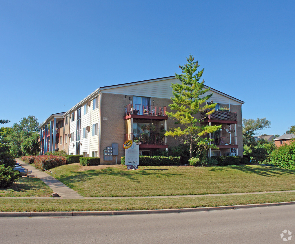 Primary Photo - 1350 Devon Ave