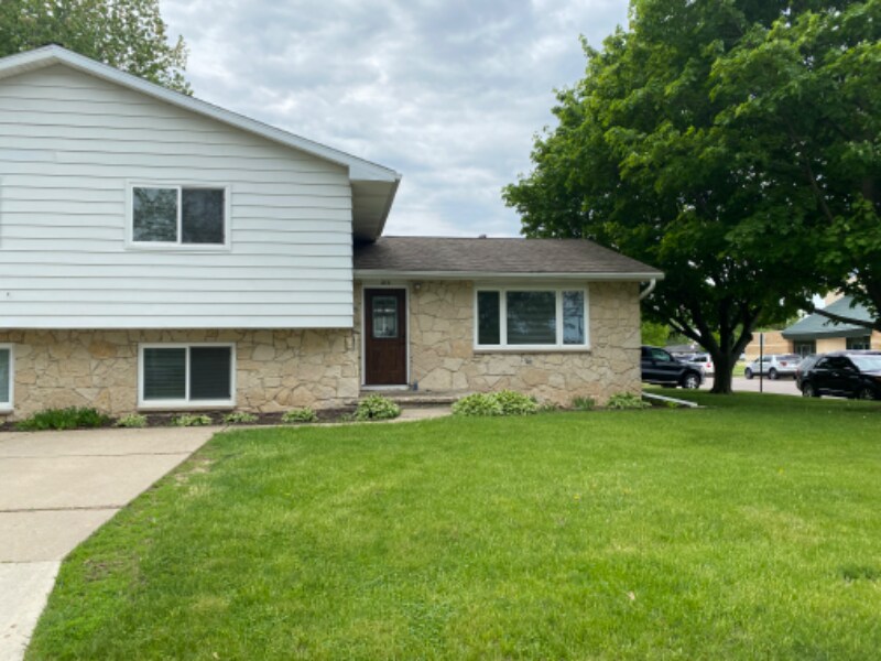 873/875 Lincoln Ave, Prairie du Sac, WI 53578 Apartment for Rent in