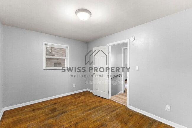 Foto del edificio - 386 S Napoleon Ave