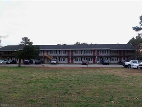 Building Photo - 2502 Cedarwood Dr