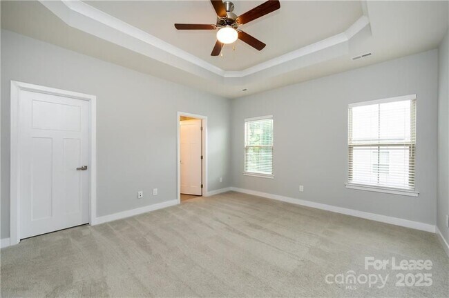 Foto del edificio - 1736 Town Oak Ln