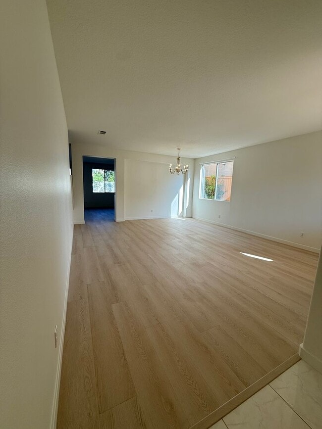 Building Photo - Spacious Home for Rent with Fresh Upgrades...
