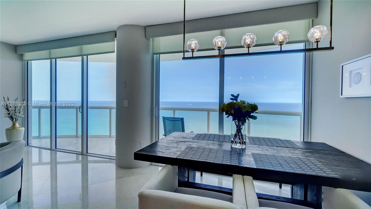 Foto principal - 6365 Collins Ave