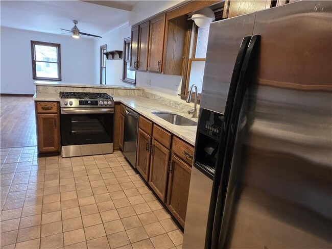 Building Photo - 28 E Jeffrey Pl