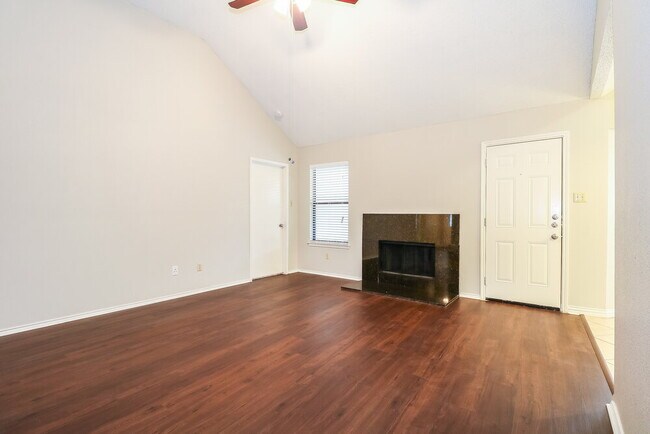 Foto del edificio - 641 Ozark Ave