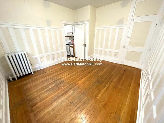 Building Photo - 447 Park Dr