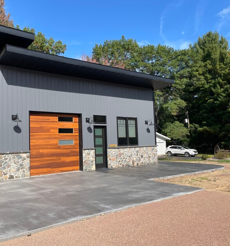 Casa ejecutiva de nueva construcción en una calle tranquila en Rib Mountain - 150860 Nightingale Ln