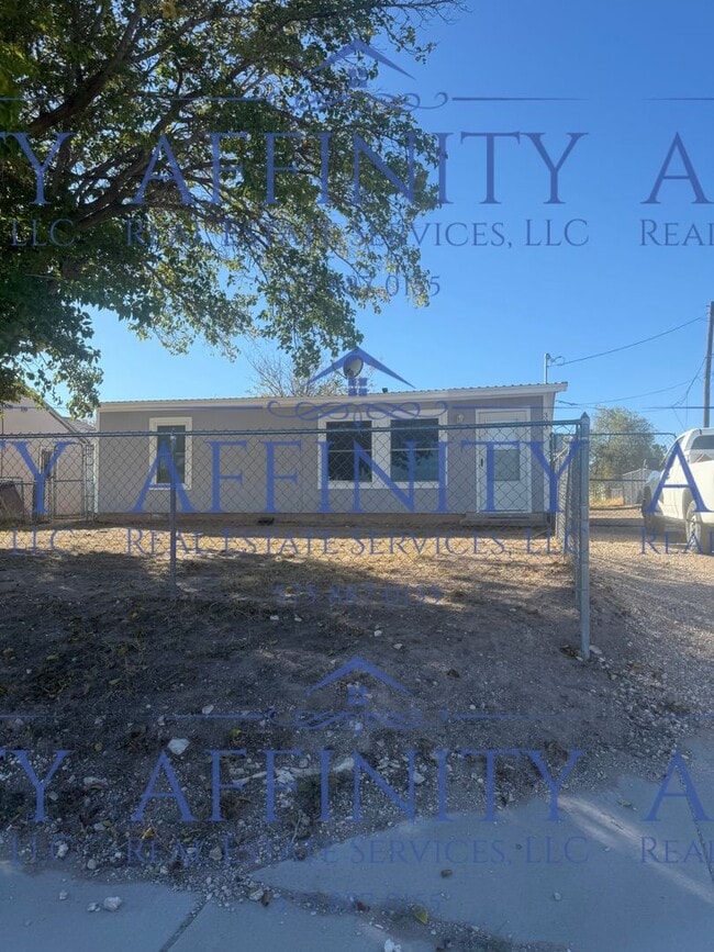 Building Photo - 303 N 7th St