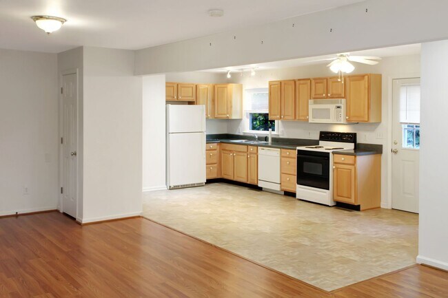 Building Photo - Single level living, backs to trees