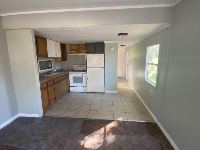 Building Photo - 3329 Pine Needle Dr