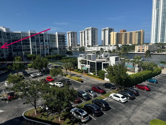 Foto del edificio - 800 Parkview Dr