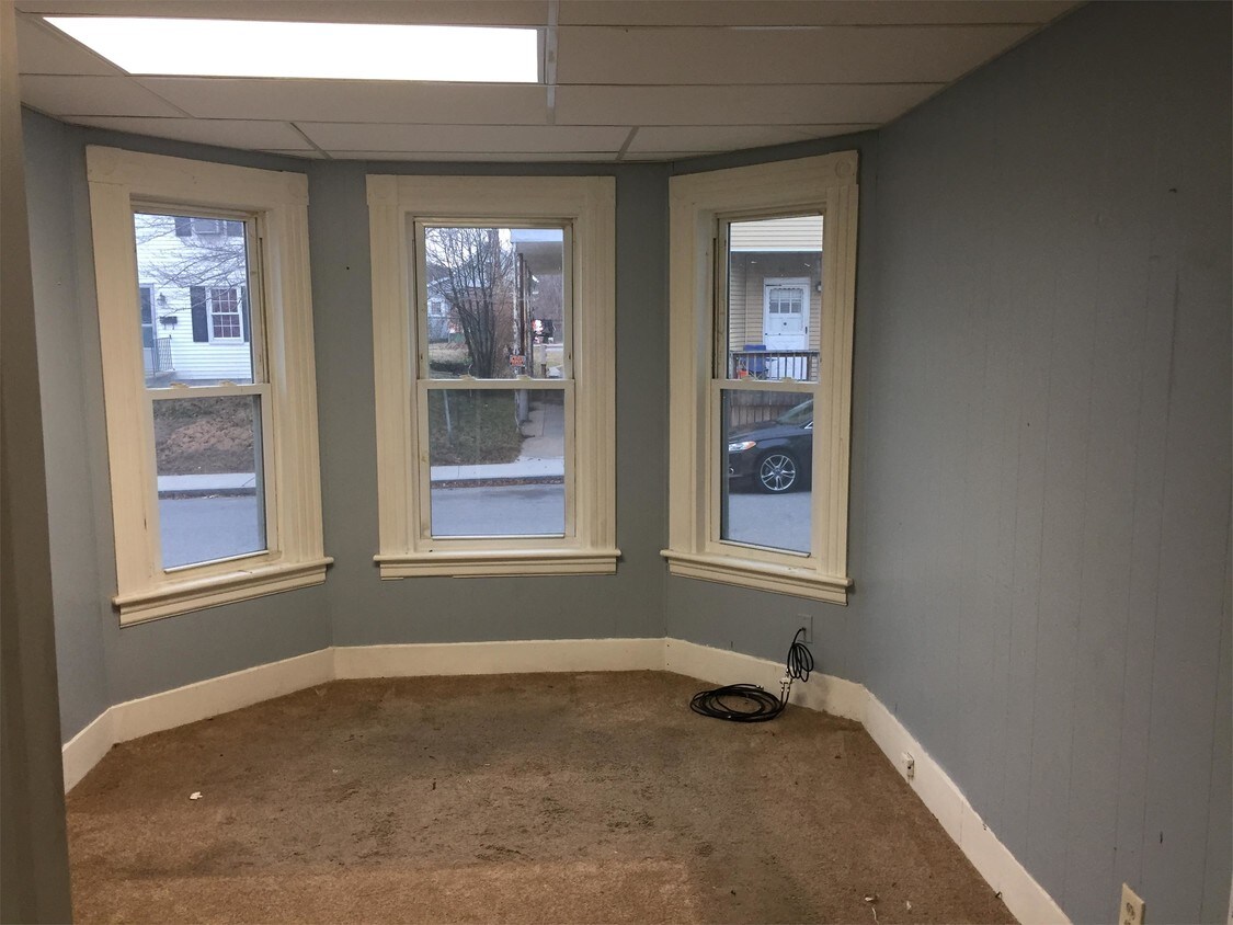 Building Photo - 266 Pleasant St