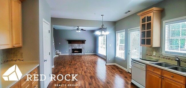 Building Photo - Beautiful 4 BR,  2.5 Bath Home in Oak Mountain School District Available Now