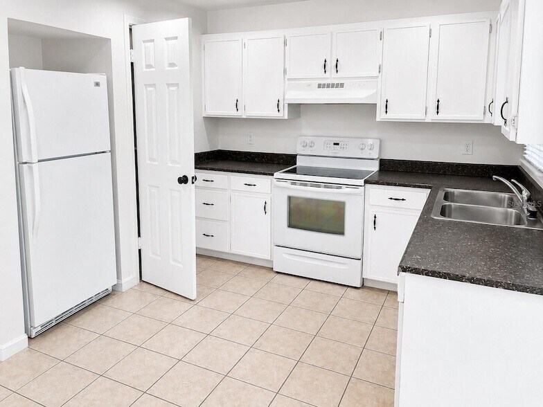 Building Photo - 1406 Crystal Ct