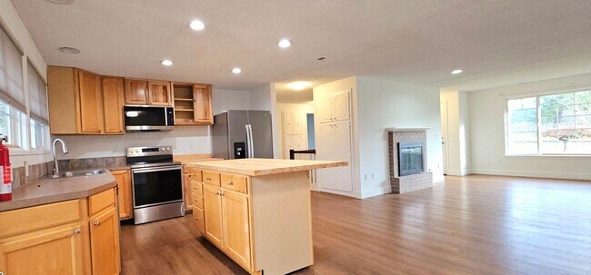 Foto del edificio - Beautiful 5- bedroom home near TCC