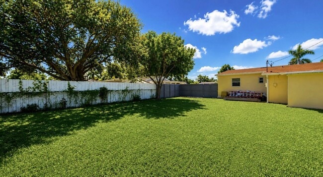 Building Photo - 124 Abaco Dr