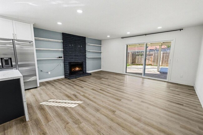 Foto del edificio - 201 Dorothy Ct